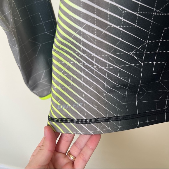 Nike Pro Thermal Dri Fit Long Sleeve 1/2 Zip Pullover Geo Print XS Athletic Gym - Picture 6 of 8